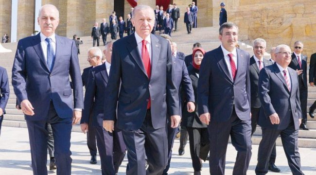 Devletin zirvesi Anıtkabir'de